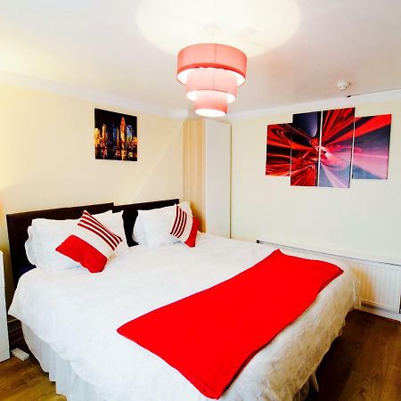 Gable Lodge London B&B Enfield Bagian luar foto
