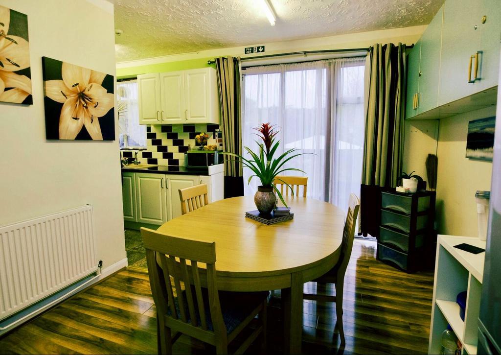 Gable Lodge London B&B Enfield Bagian luar foto