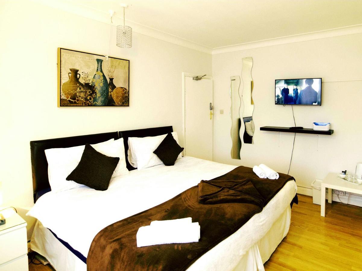 Gable Lodge London B&B Enfield Bagian luar foto