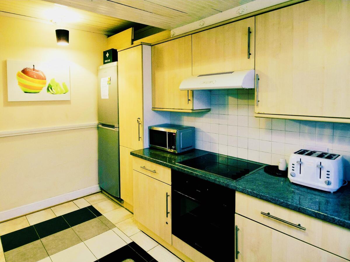 Gable Lodge London B&B Enfield Bagian luar foto