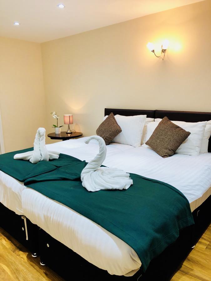 Gable Lodge London B&B Enfield Bagian luar foto