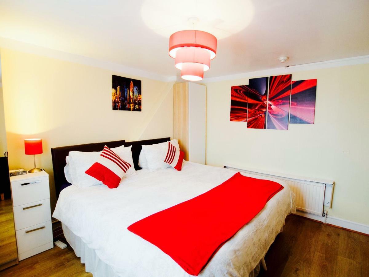 Gable Lodge London B&B Enfield Bagian luar foto